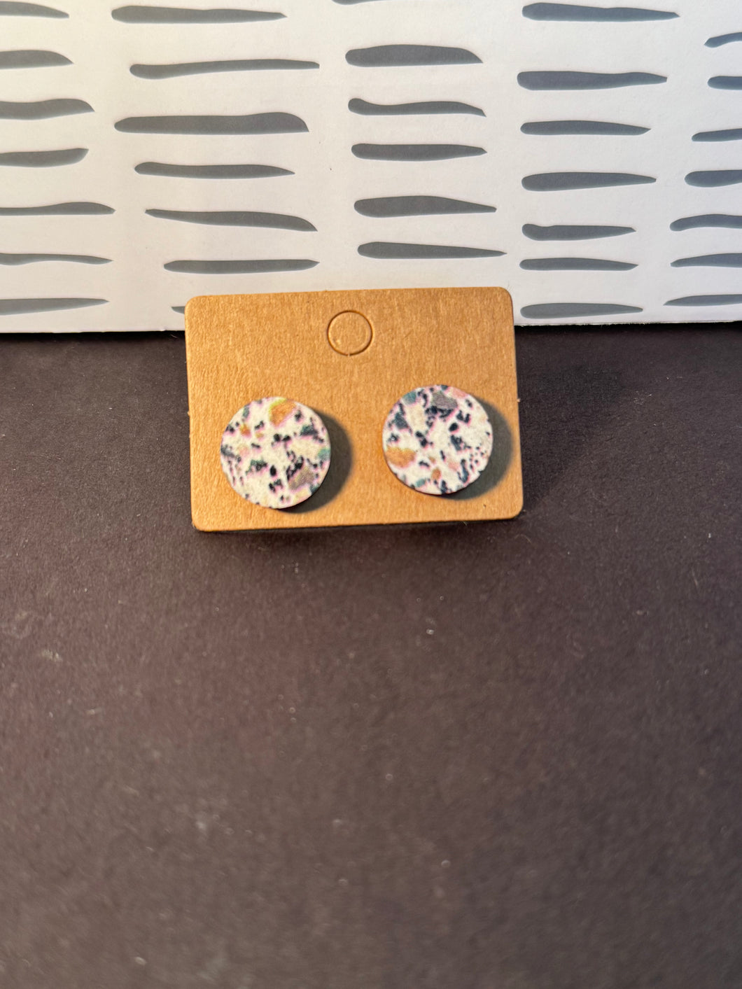Speckle studs