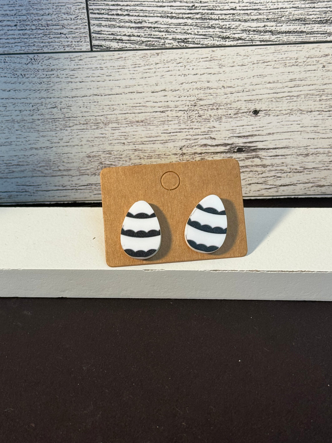 Black and white scallop egg studs