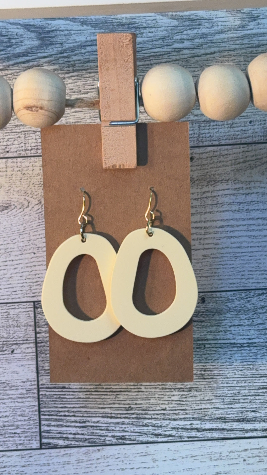 Cream Circle Earrings